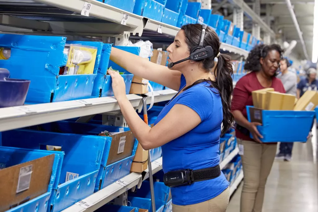 Chọn giải pháp phù hợp: Pick to Voice hay Pick to Light? Ứng dụng PTL và PTV trong thực tế