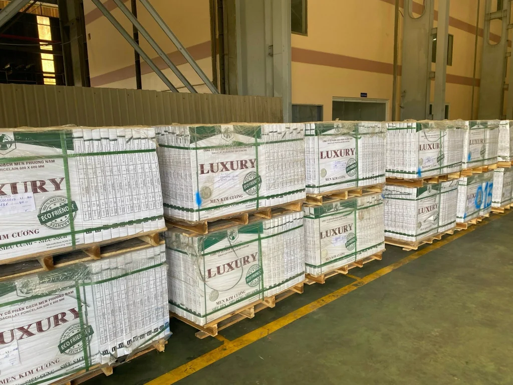 Hàng hóa được đặt trên các pallet và quy hoạch theo chủng loại