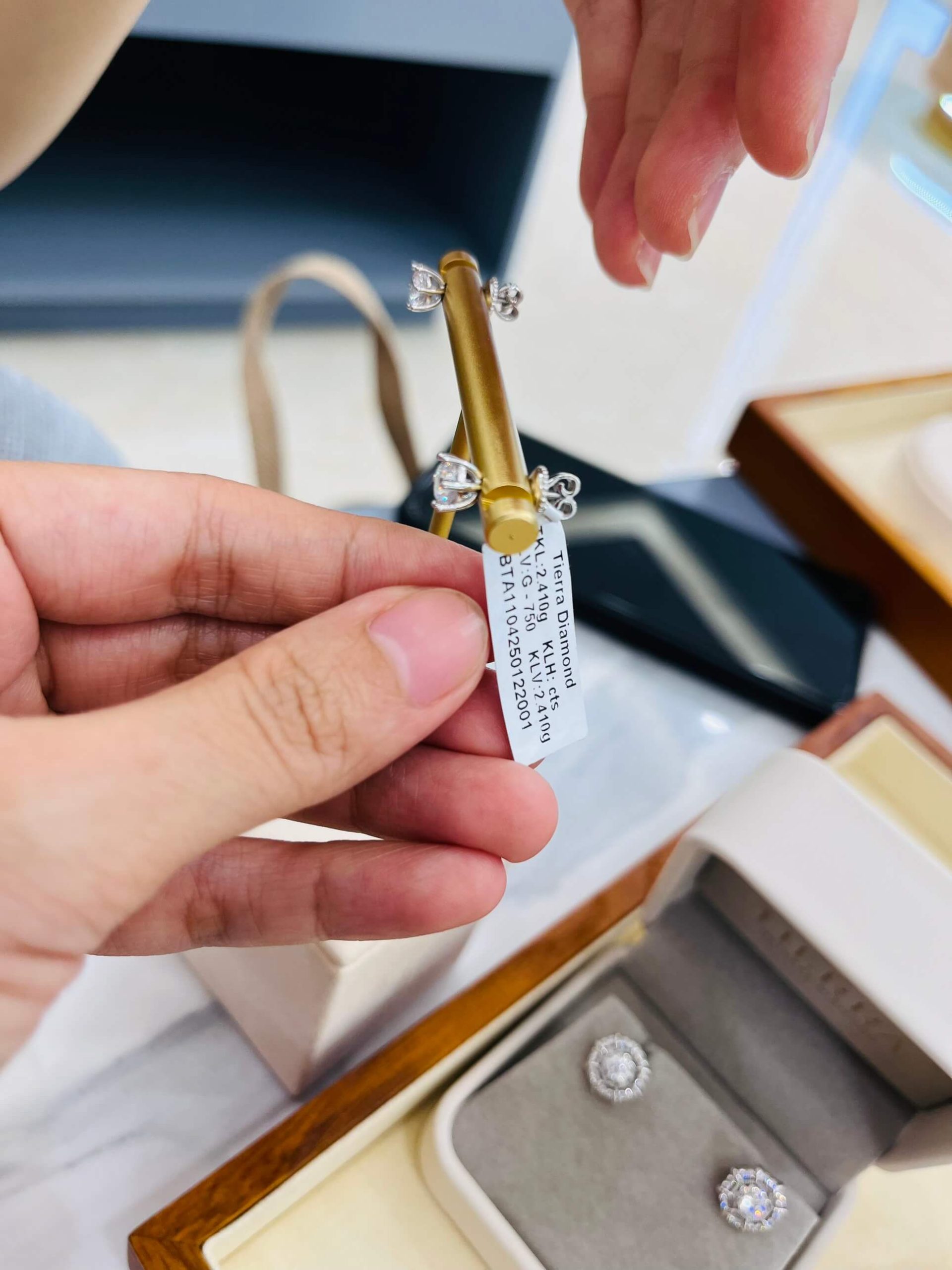 Giải pháp quản lý hàng hóa trang sức ứng dụng RFID​ tại Tierra do Trackify triển khai