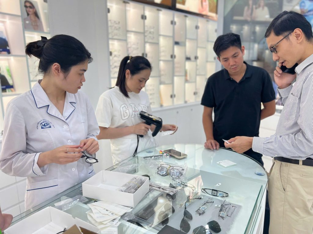 Giải pháp quản lý kính mắt ứng dụng công nghệ RFID của Trackify