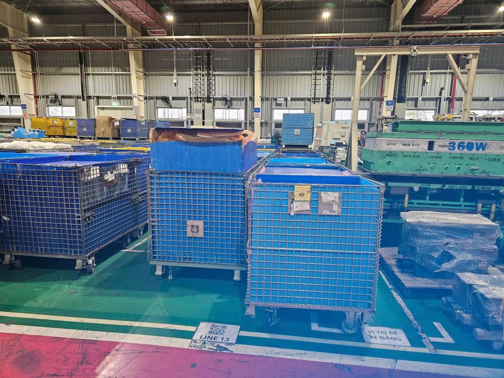 Panasonic Việt Nam ứng dụng RFID trong quản lý kho nguyên vật liệu Linh kiện phục vụ sản xuất được đựng trong các xe Trolley và thùng Danpla