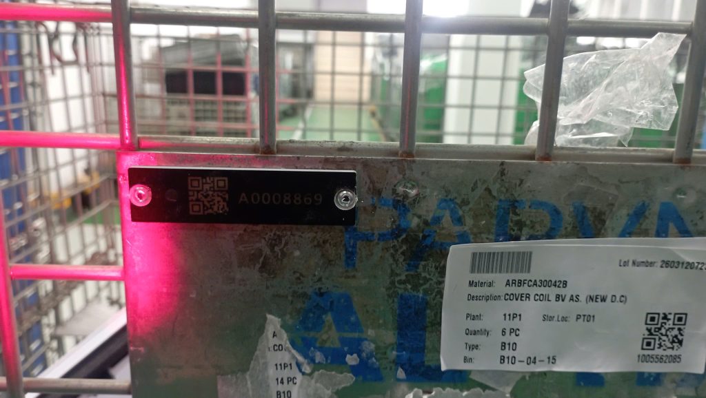 Panasonic Việt Nam ứng dụng RFID trong quản lý kho nguyên vật liệu Thẻ RFID được gắn lên các xe Trolly tại nhà máy Panasonic Việt Nam