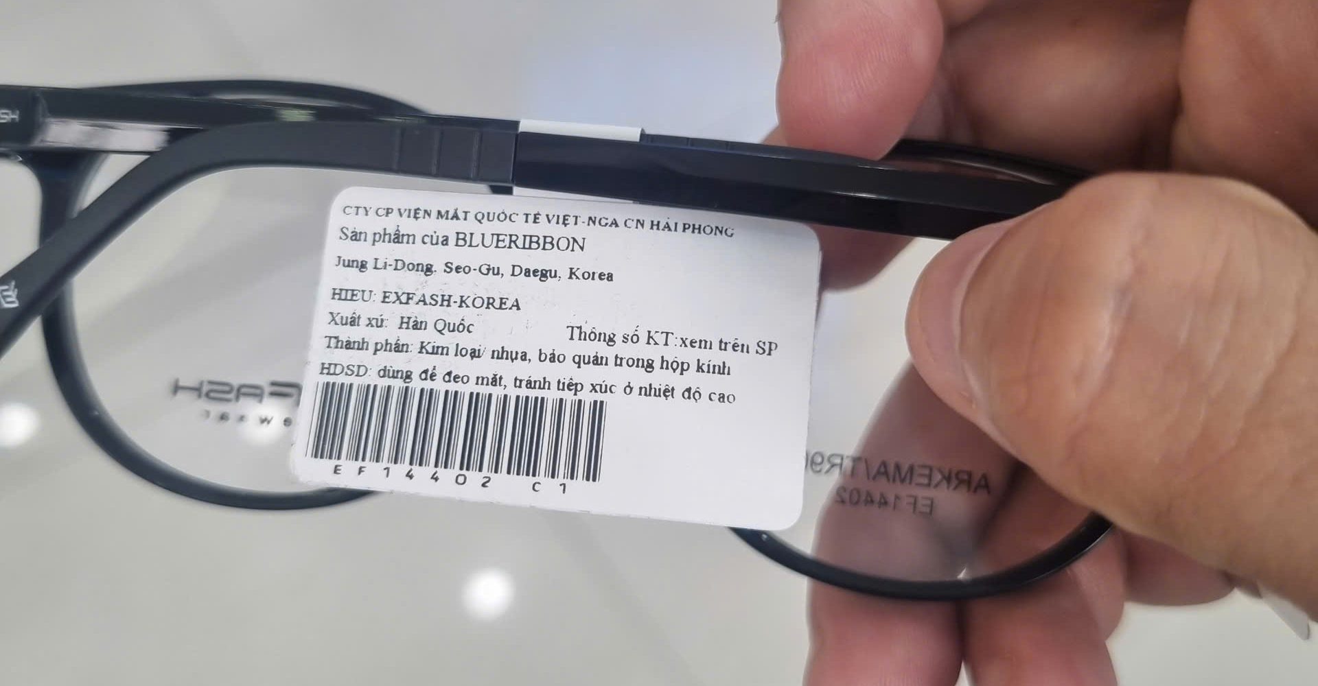 Thẻ RFID chứa thông tin chi tiết về sản phẩm